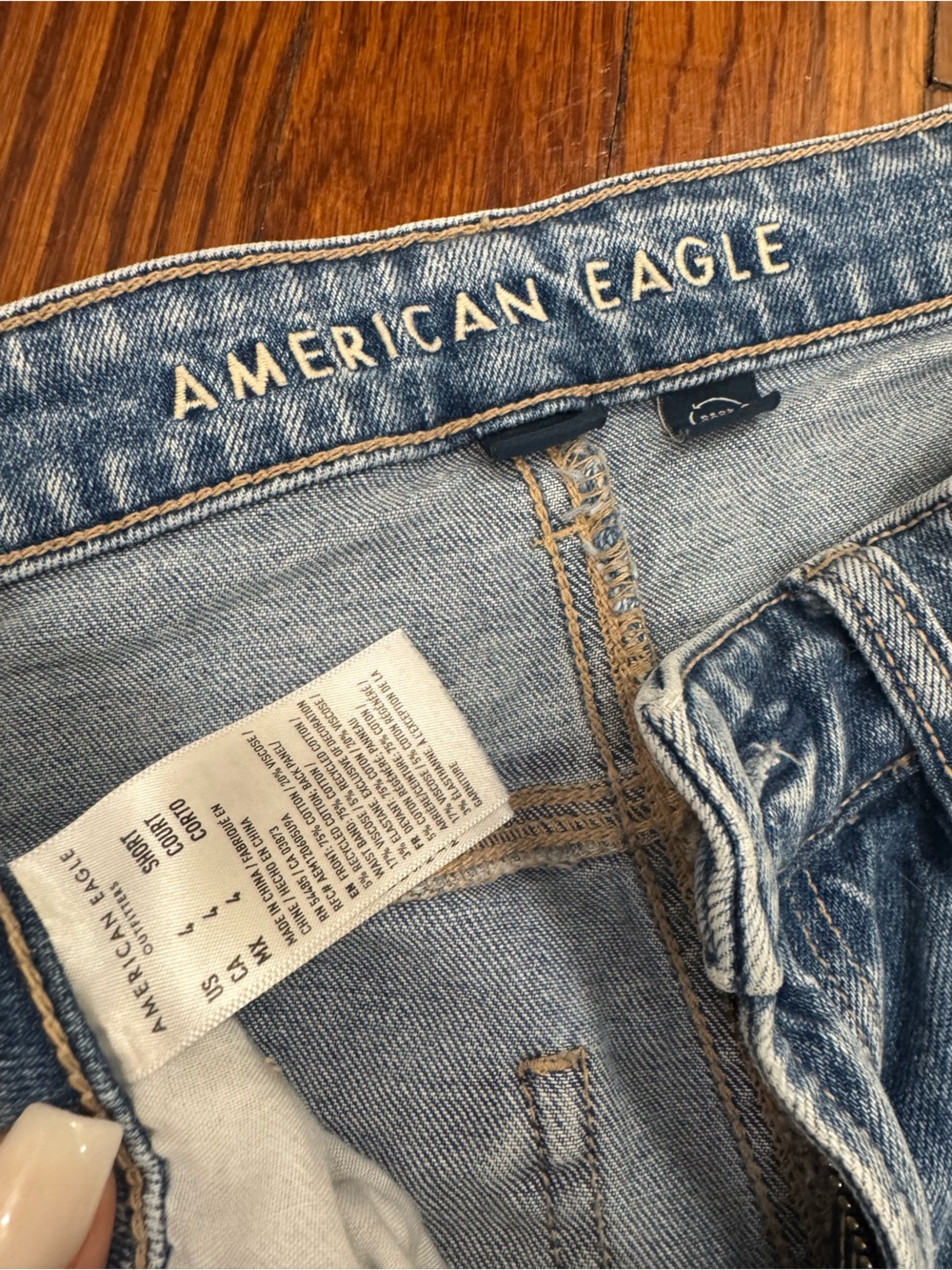 American Eagle Destroyed Mom Jeans - 4s - Picture 4 of 7